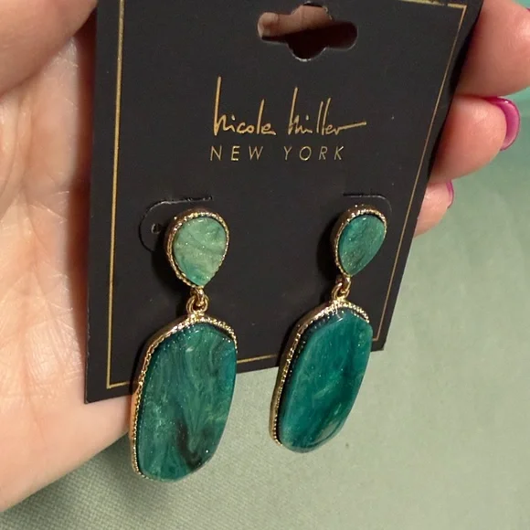 BNWT NICOLE MILLER FAUX MALACHITE MARBLED GOLD TONE DROP POST BACK EARRINGS - Picture 2 of 5